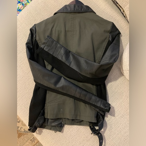 Women’s Bomber Jacket - Medium - Picture 2 of 8